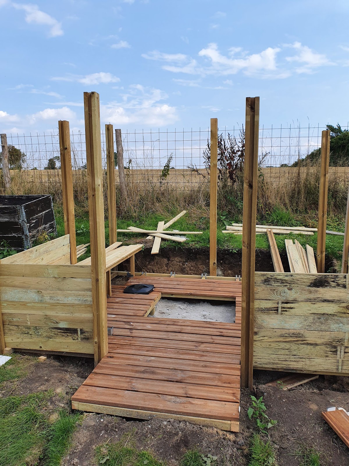 Osittain upotettu nuotiopaikka