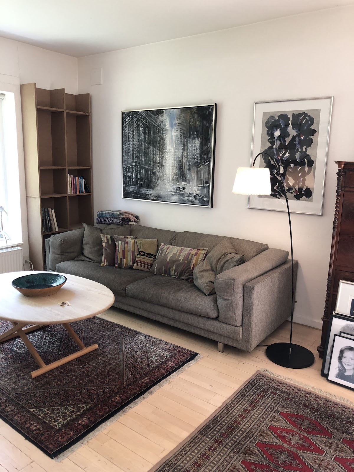 Sisäänrakennettu kirjahylly