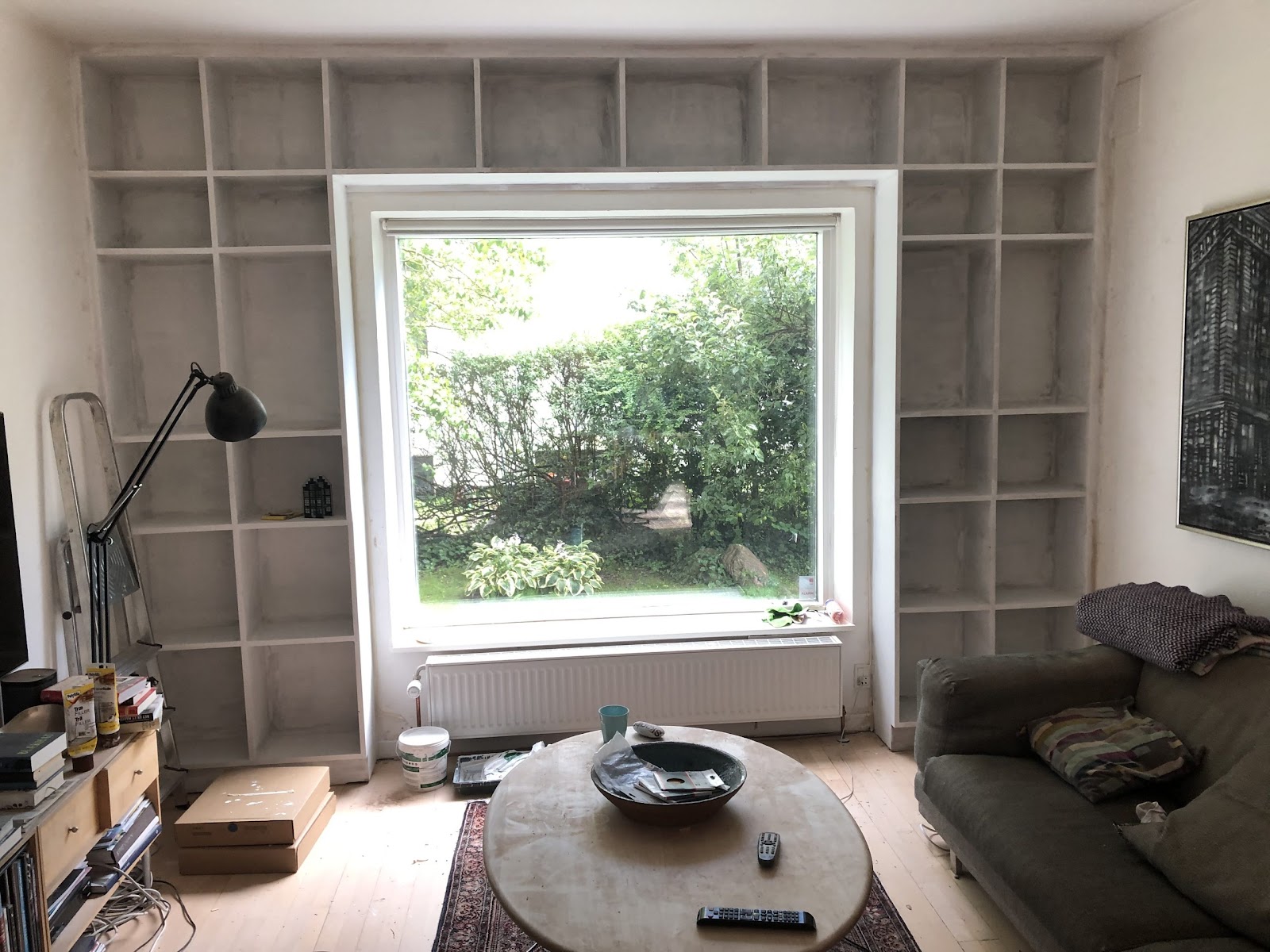 Sisäänrakennettu kirjahylly