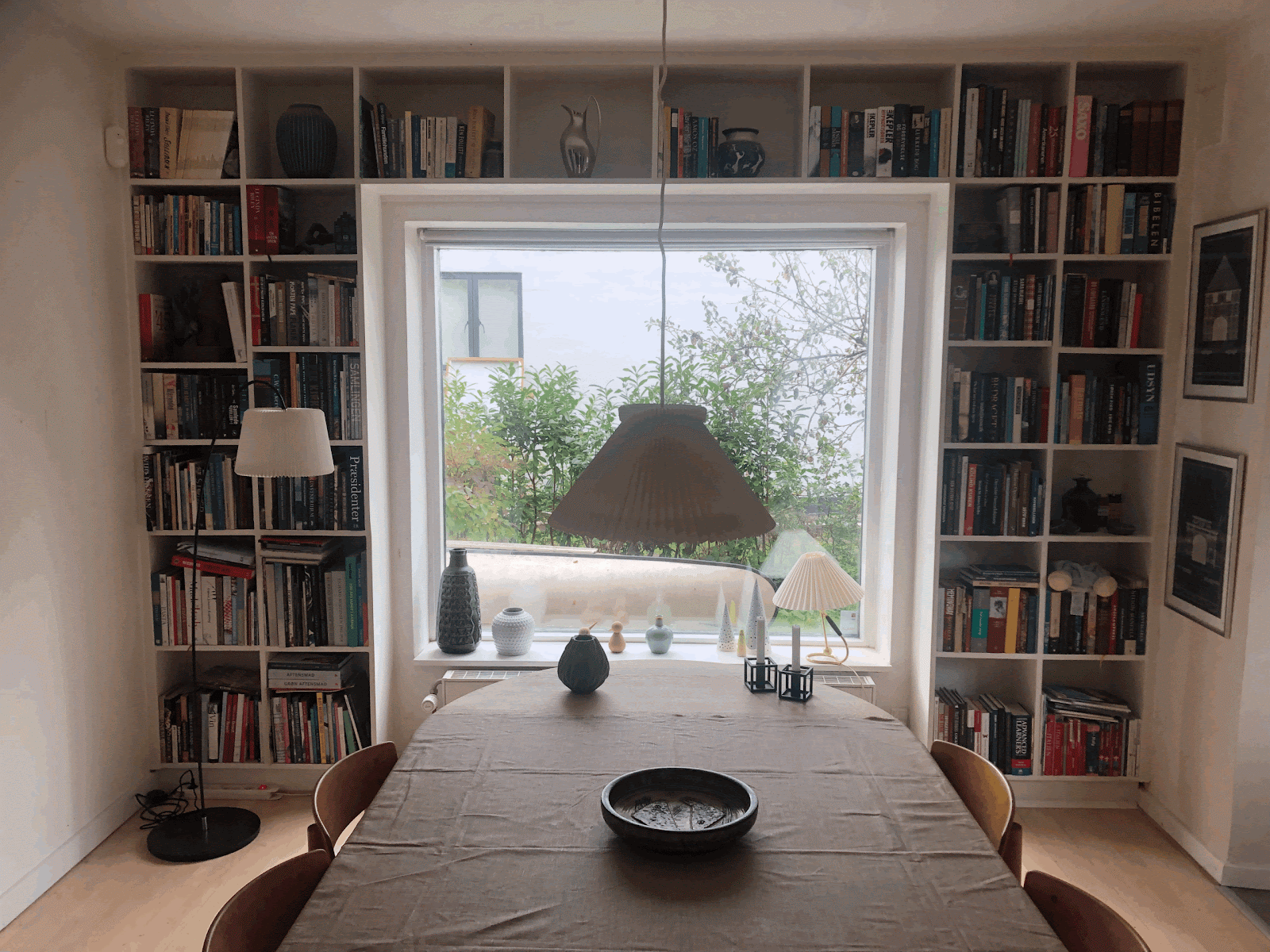 Sisäänrakennettu kirjahylly