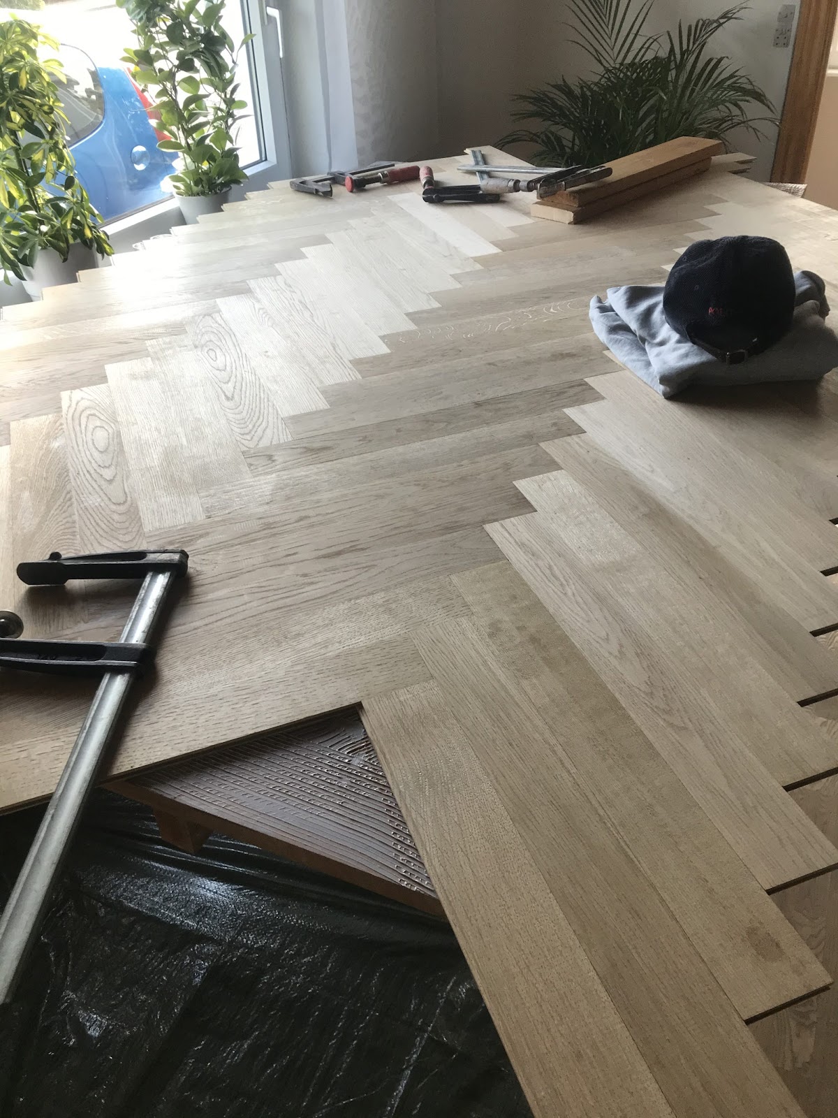 Tamminen kalanruotopöytä