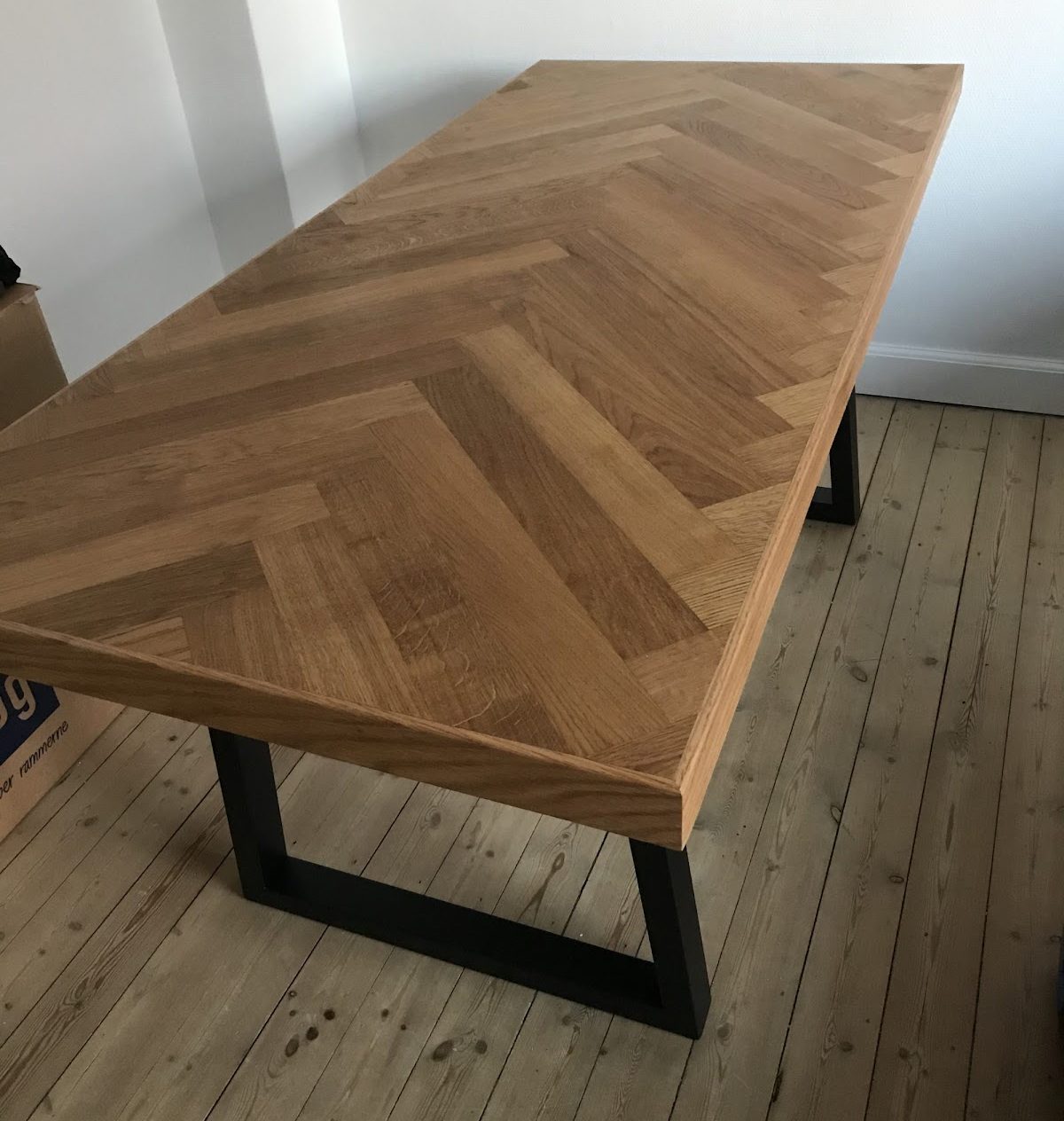 Tamminen kalanruotopöytä