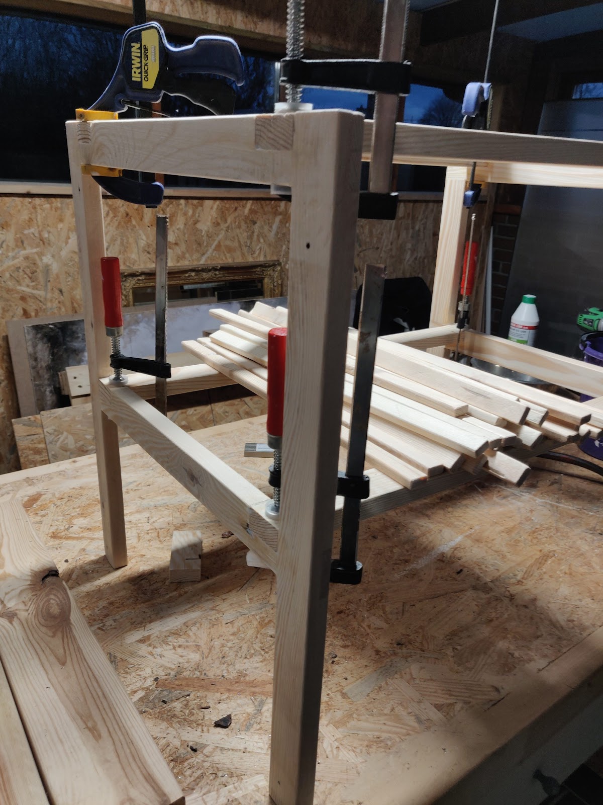 Lavasta kenkätelineeksi