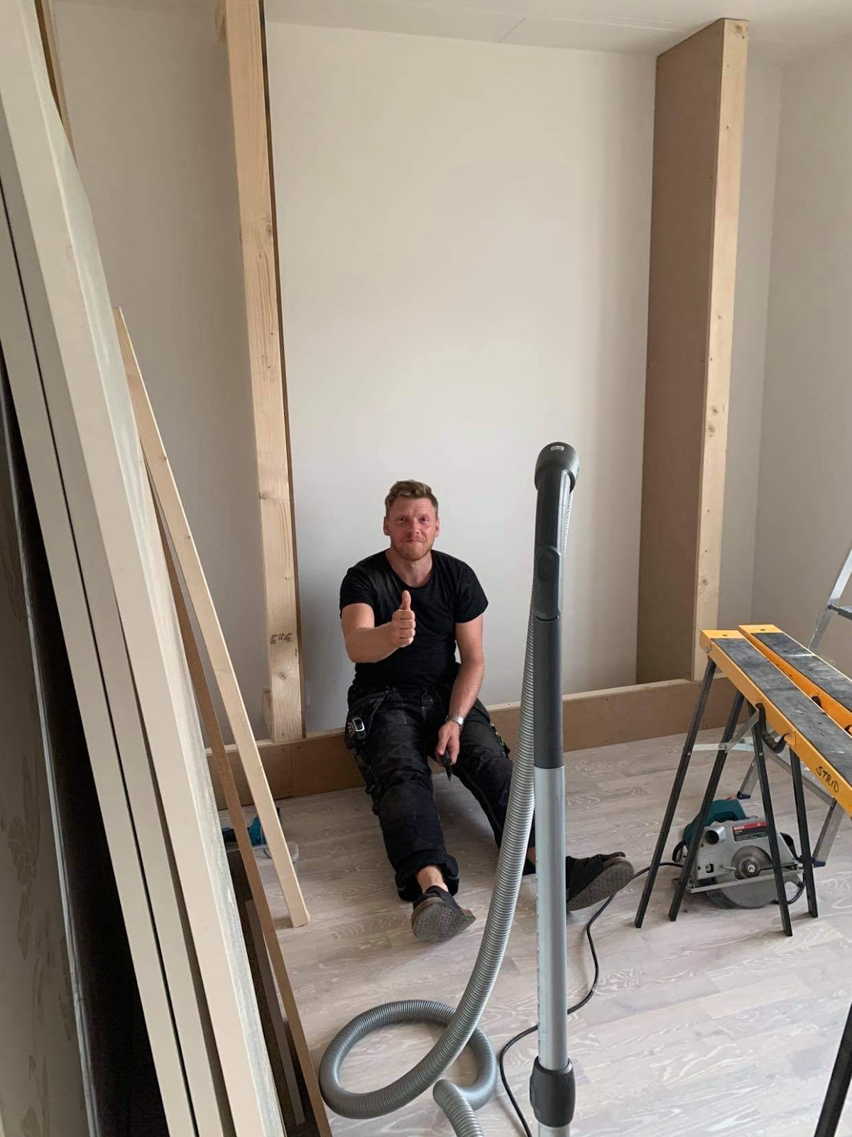 Kokoontaitettava sänky vaatekaapilla