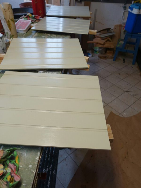 Seinässä oleva reikä, josta tuli maustekaappi