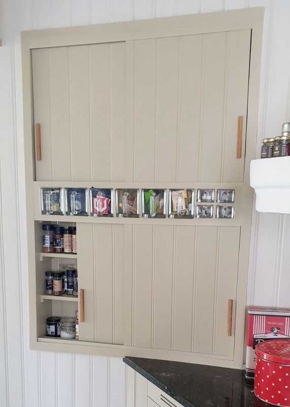 Seinässä oleva reikä, josta tuli maustekaappi