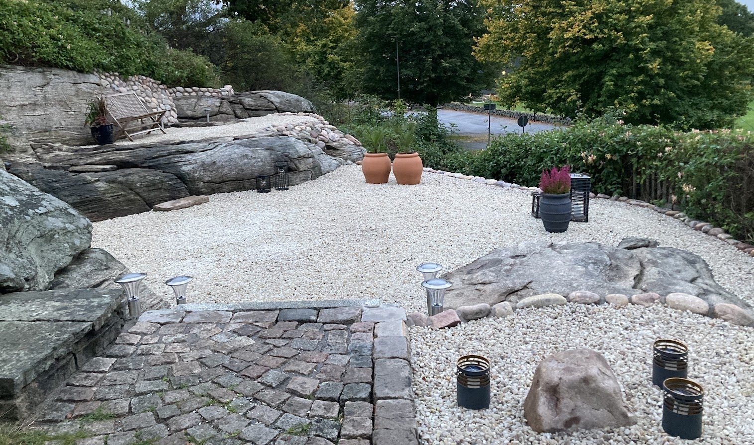 Luonnonvaraisesti kasvavasta kompostialueesta tuli kivipuutarha