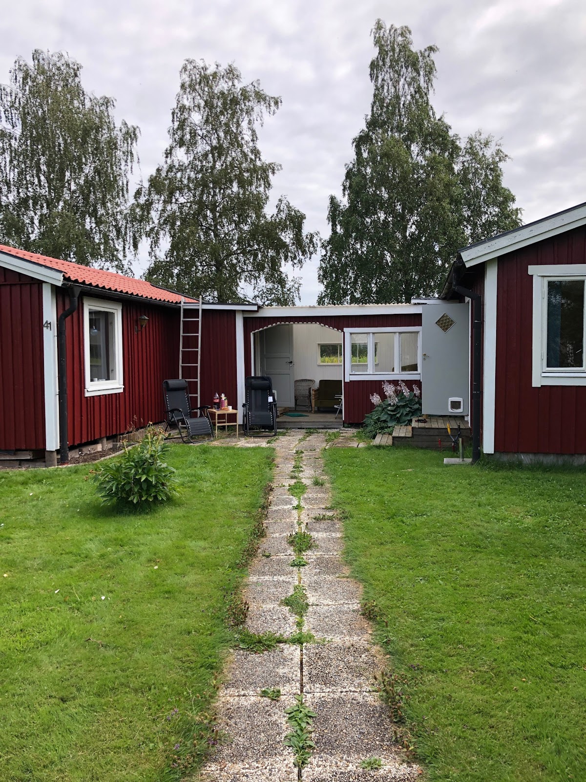 Siirtolapuutarhamökin parveke