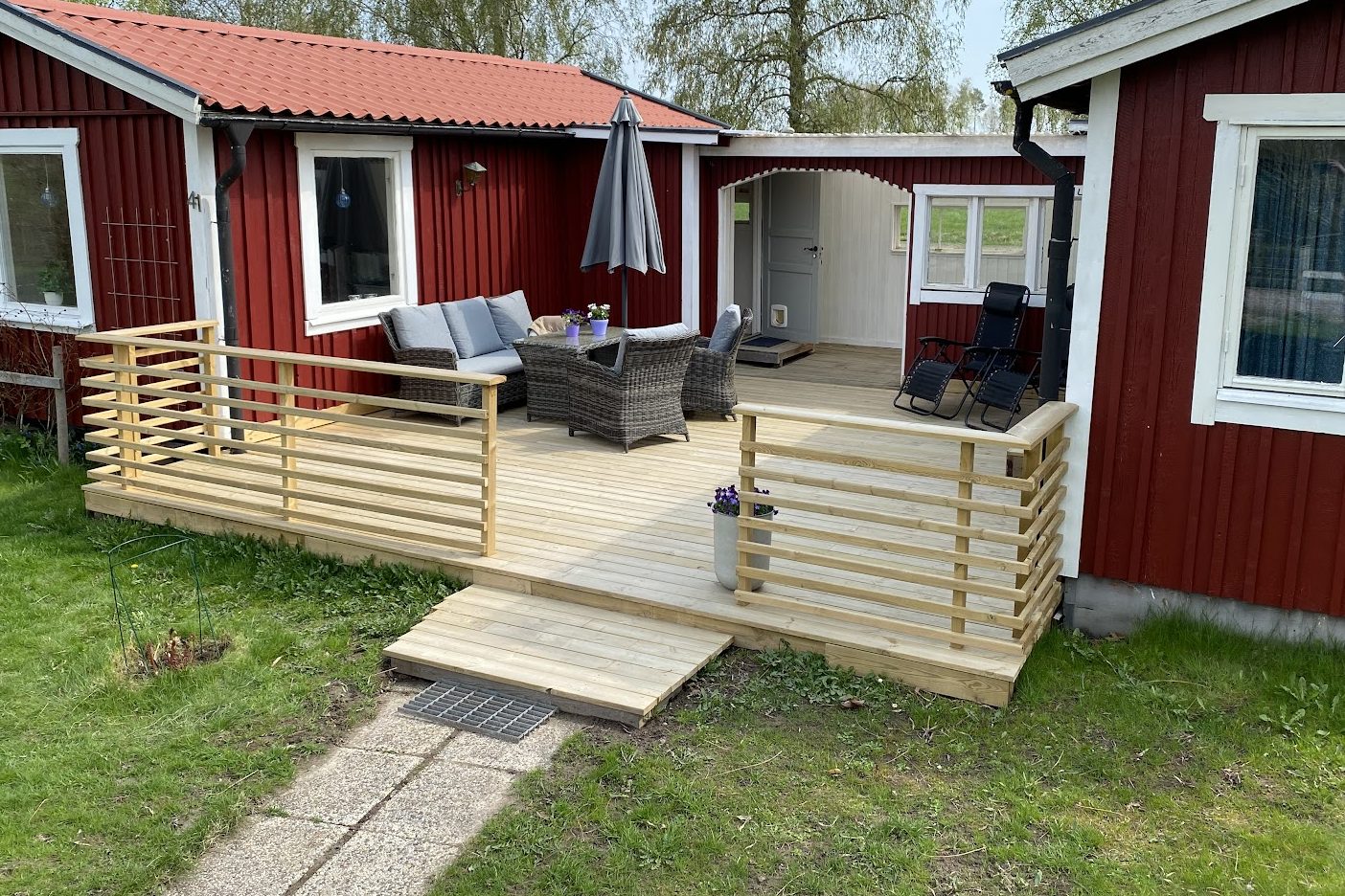 Siirtolapuutarhamökin parveke