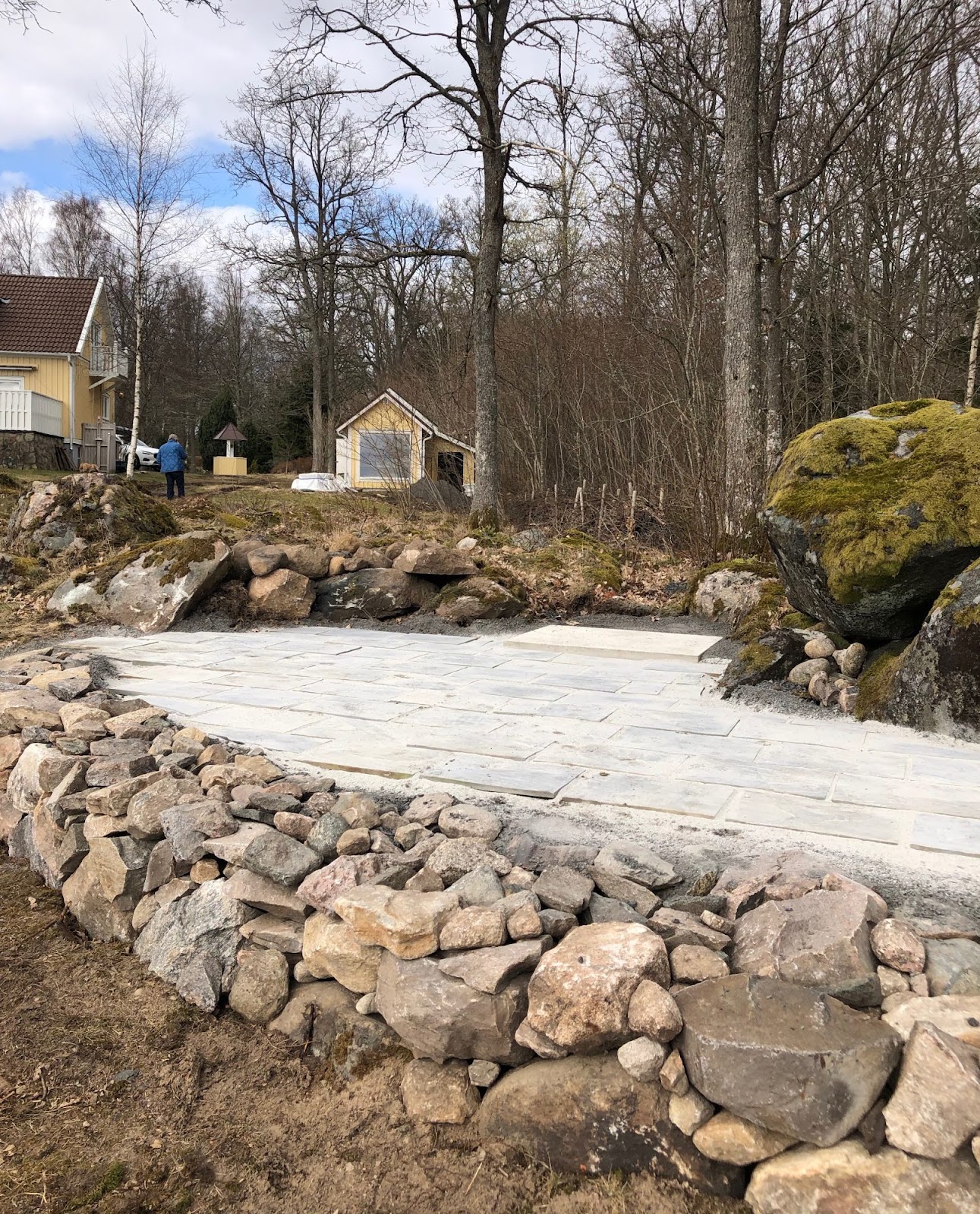 Ulkokeittiö puulämmitteisellä pizzauunilla