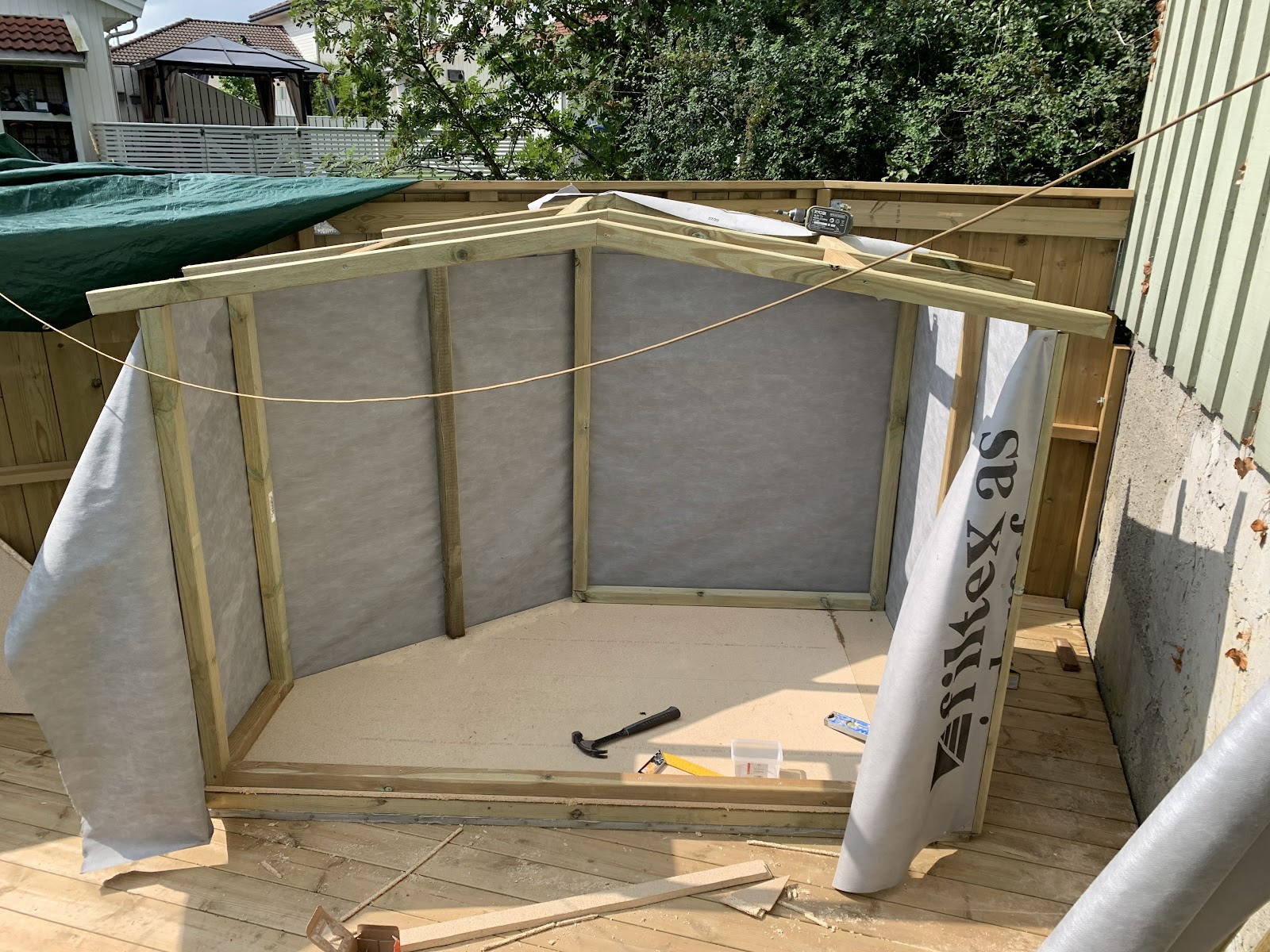 Pienen koiran aitaus