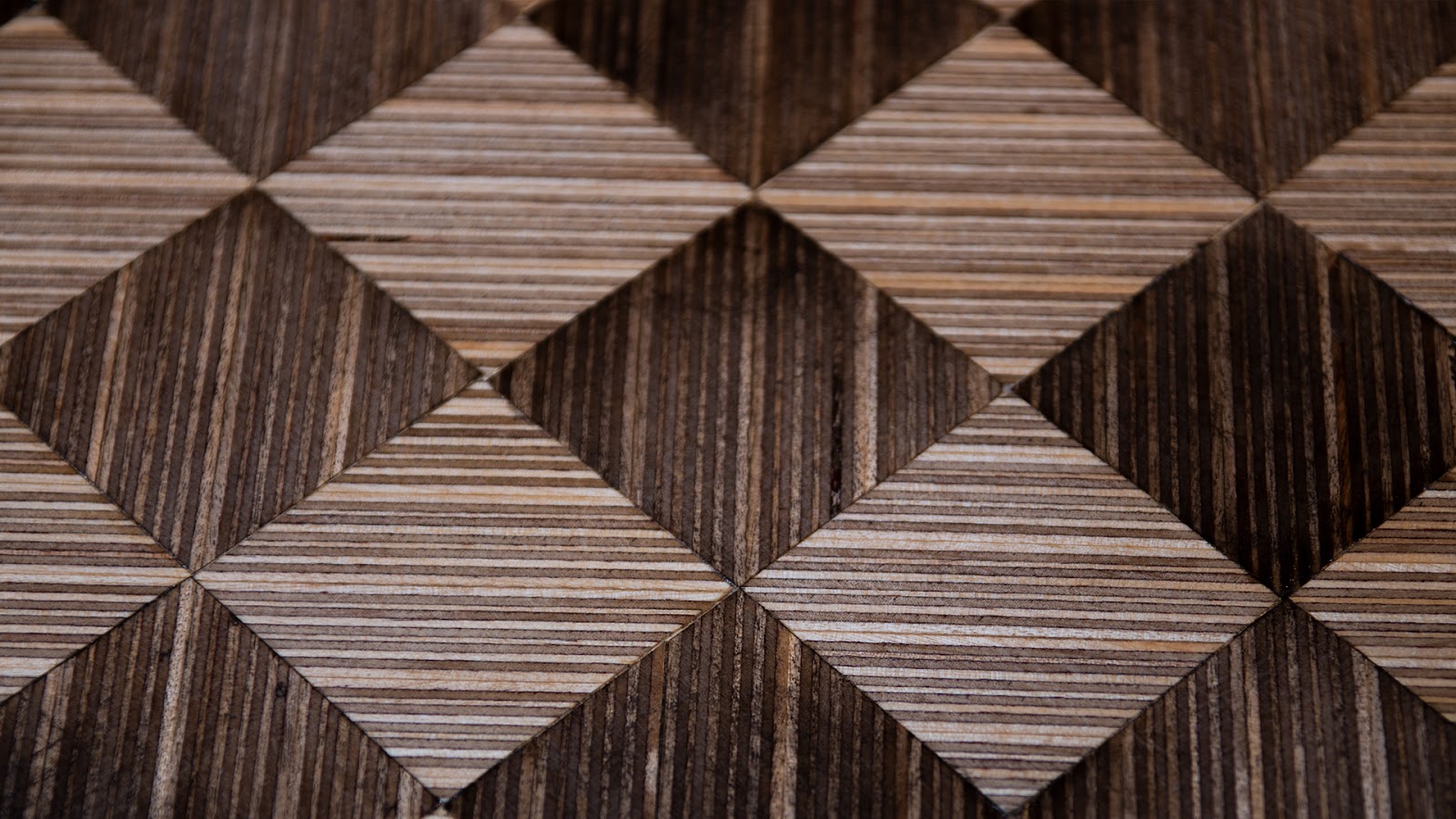 Kuviollinen vanerishakkisetti