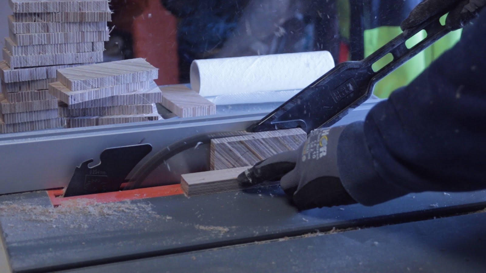 Kuviollinen vanerishakkisetti