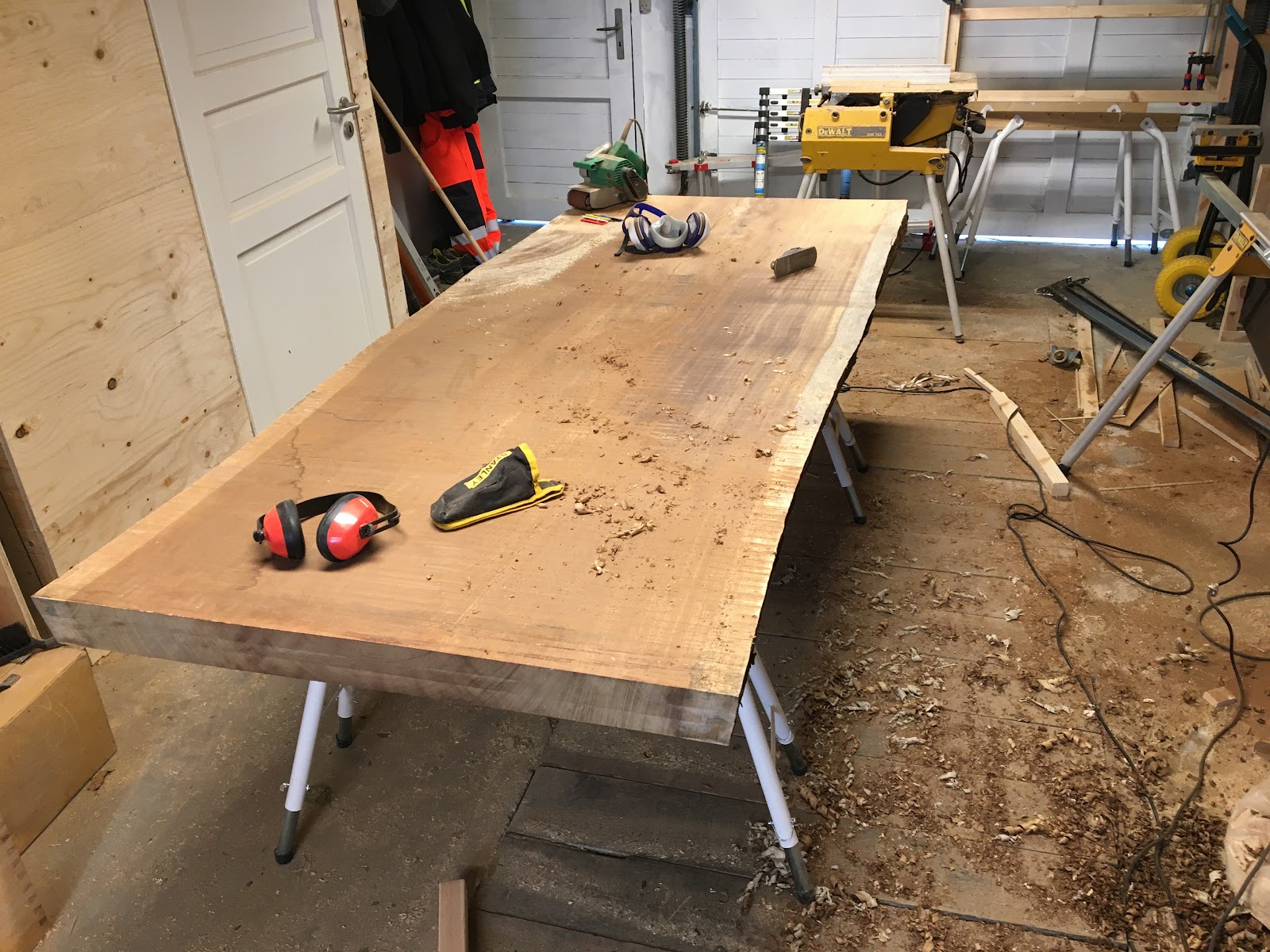 Lautapöytä 110cm leveä lankku