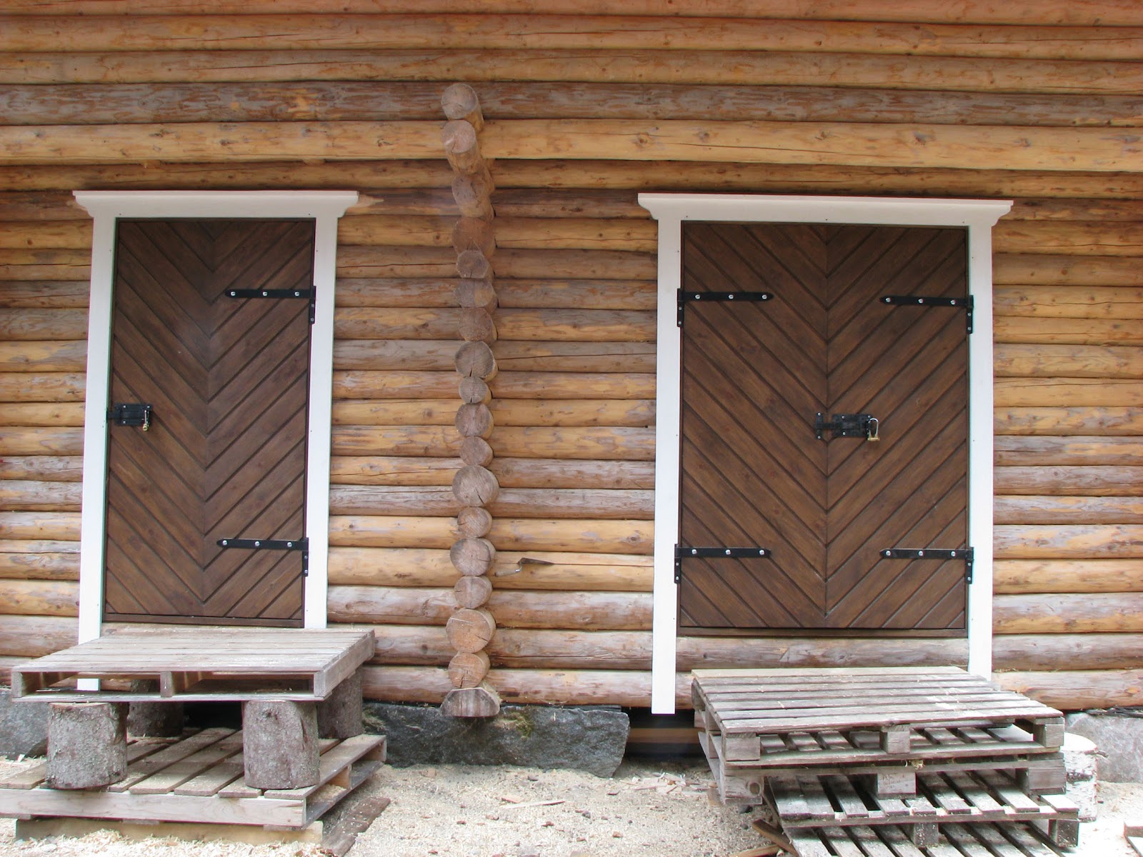 Hirsiaitta halkoliiteri varasto