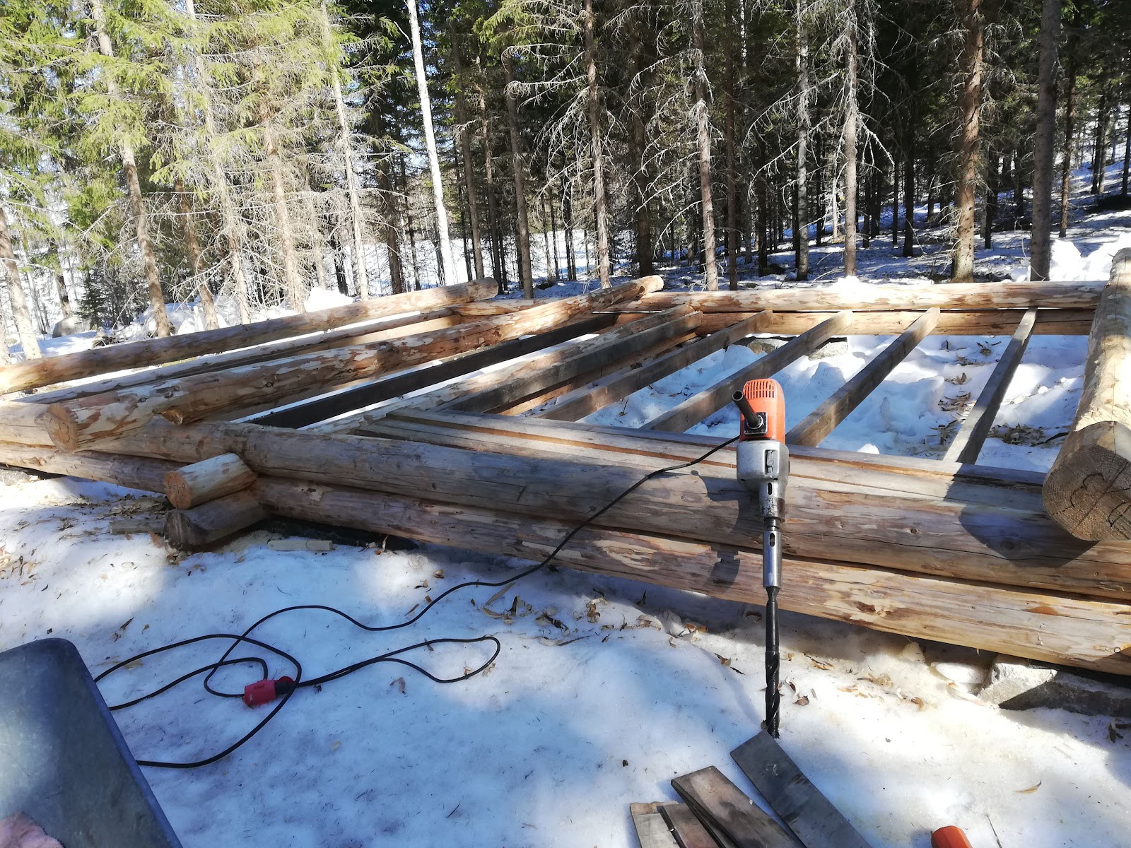 Hirsiaitta halkoliiteri varasto