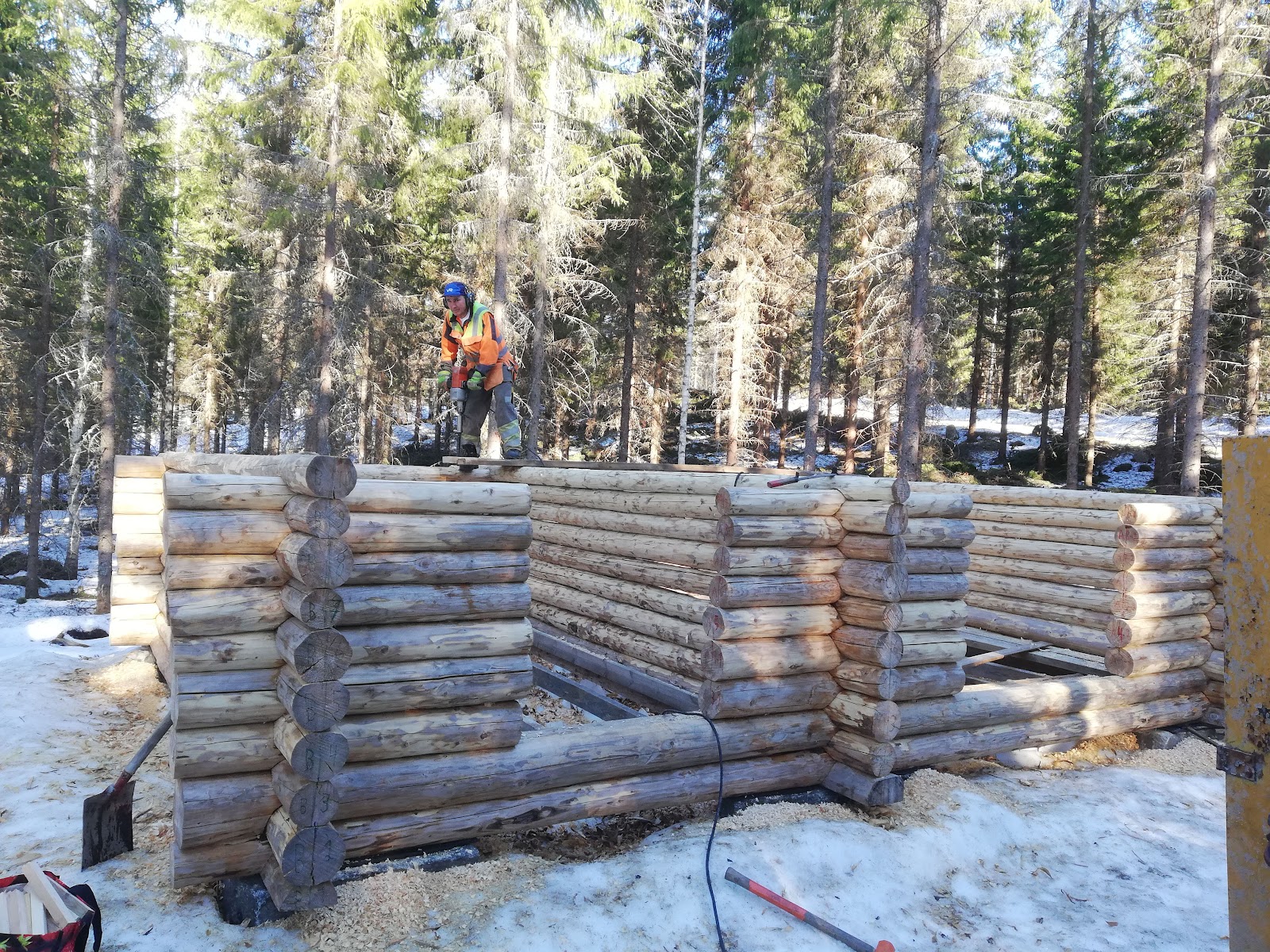 Hirsiaitta halkoliiteri varasto