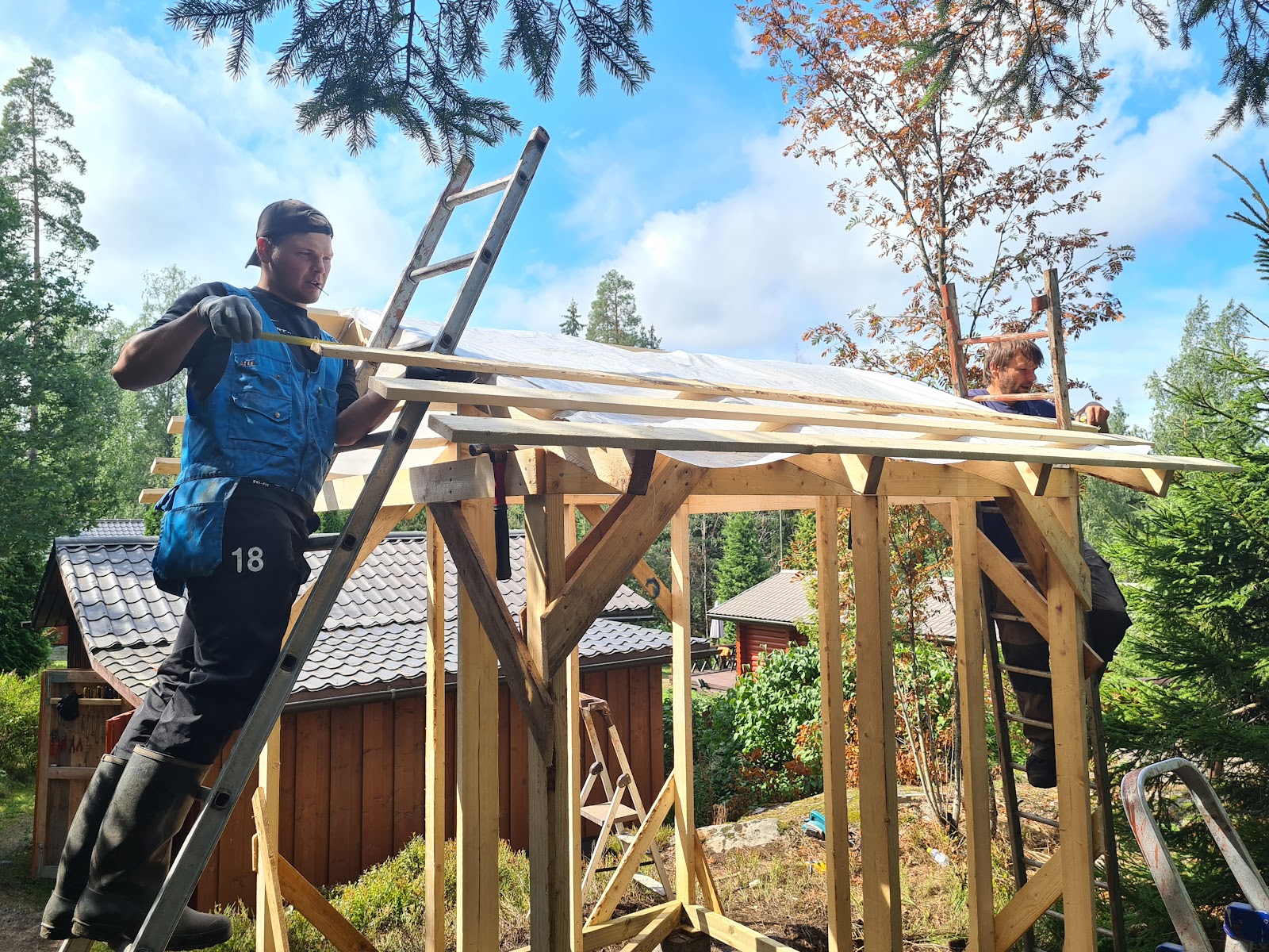 Hienohelmoillekkin kelpaava huussi