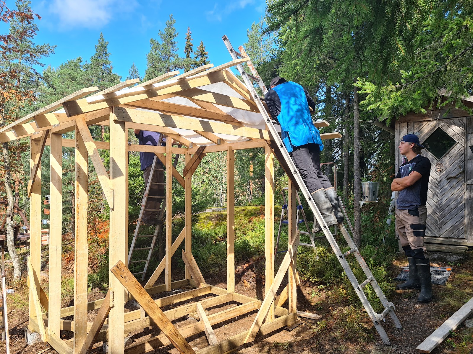 Hienohelmoillekkin kelpaava huussi