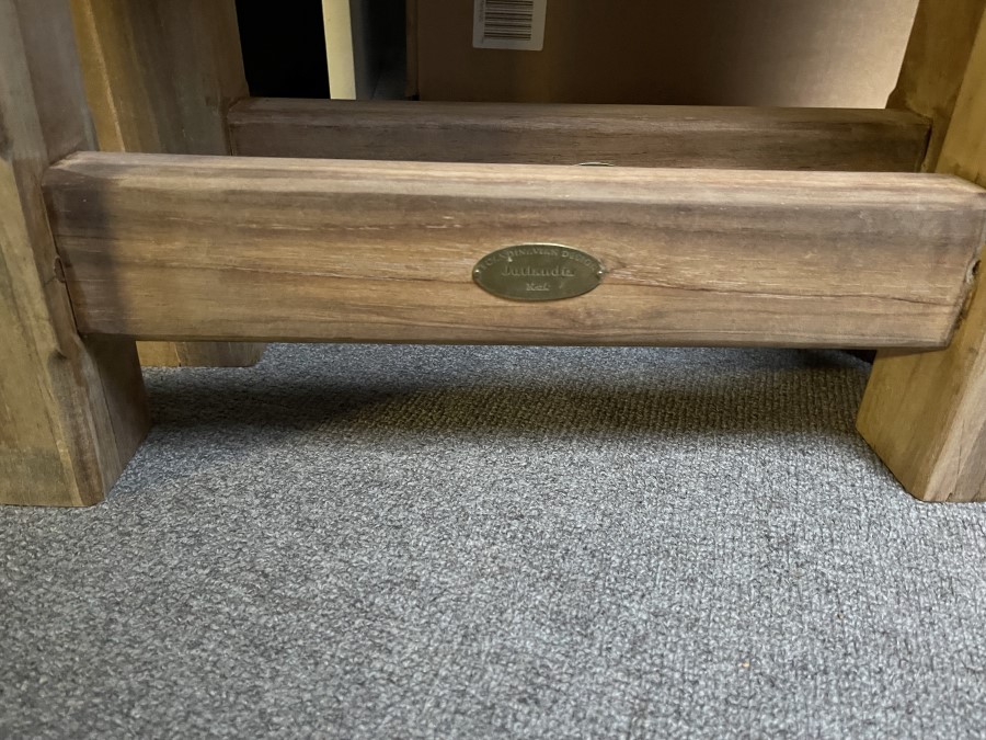 Englantilainen puistonpenkki