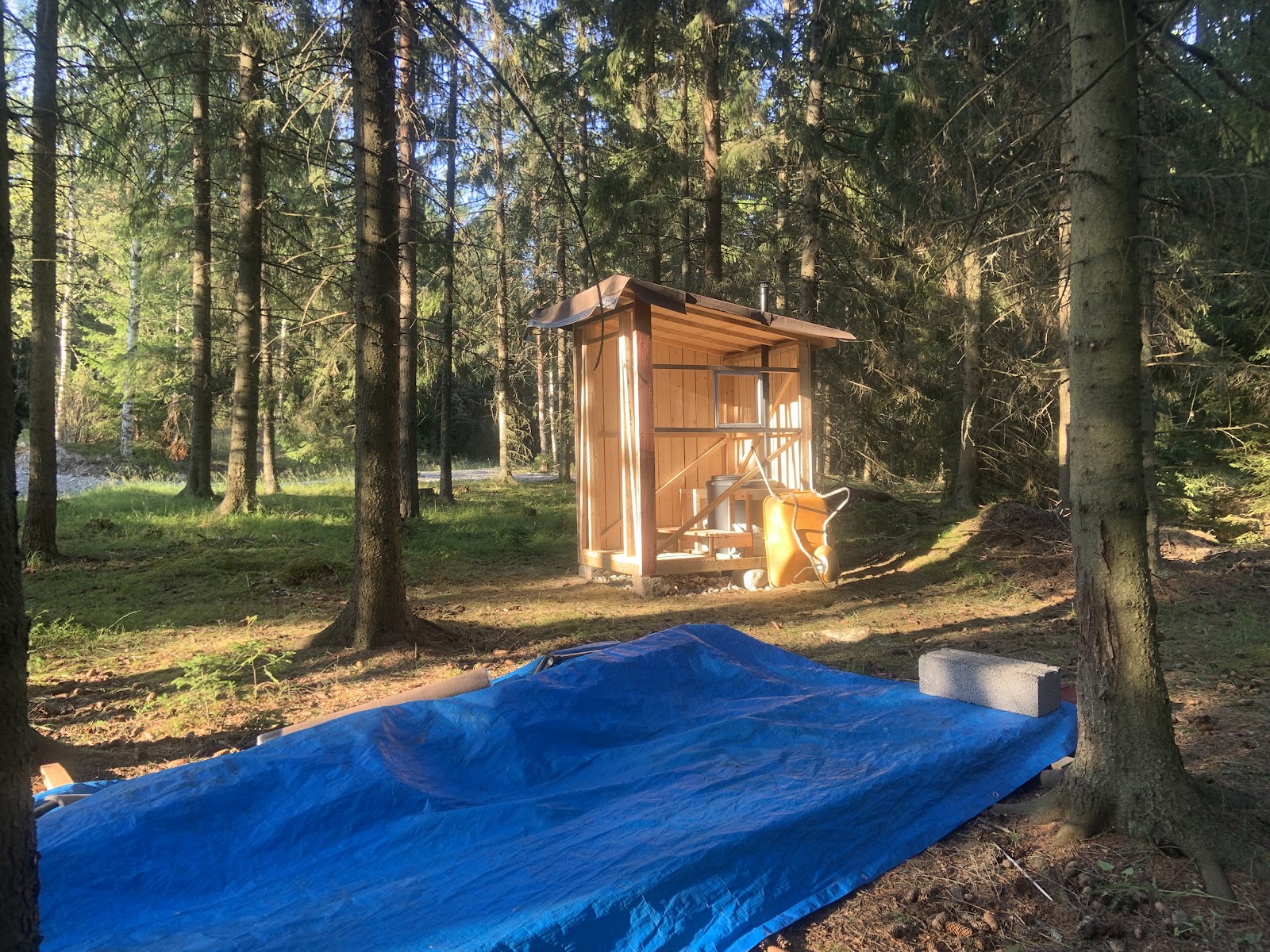 Huussi käsin alusta loppuun