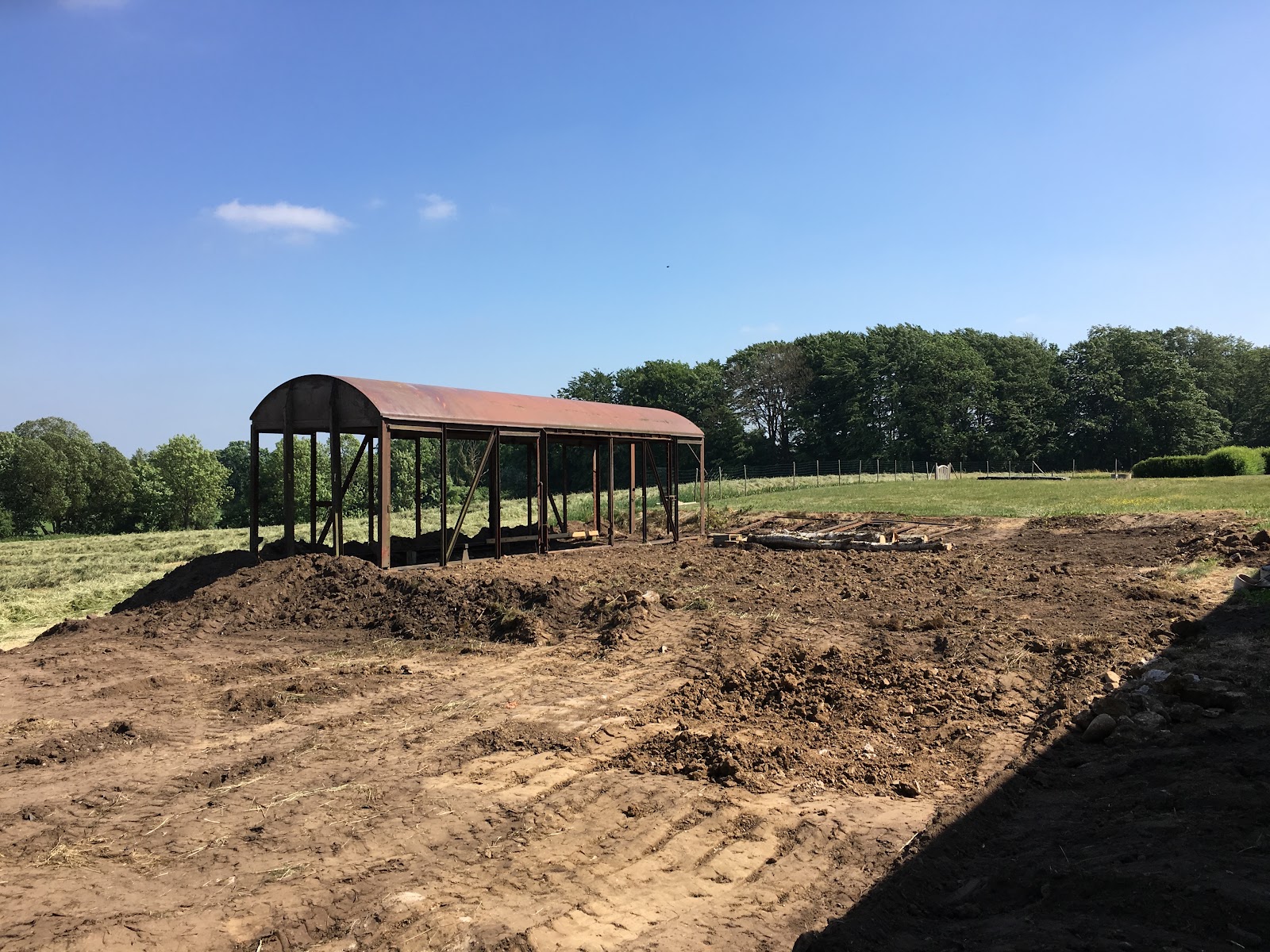 Puutarhatalo vanhasta tavaravaunusta