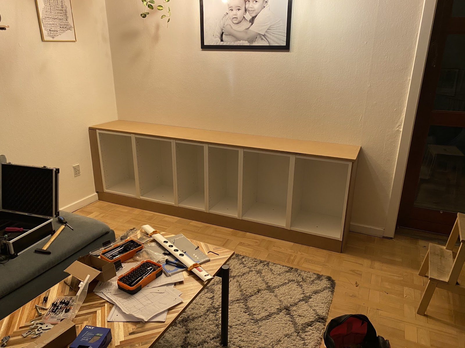 Sisäänrakennettu seinähylly