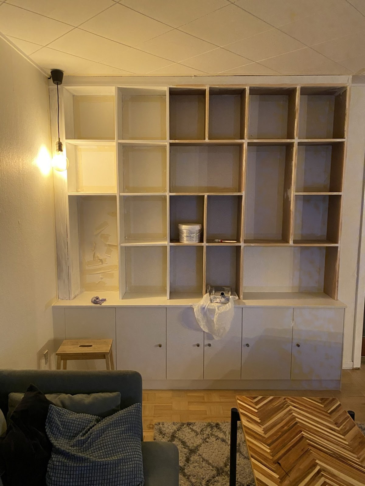 Sisäänrakennettu seinähylly