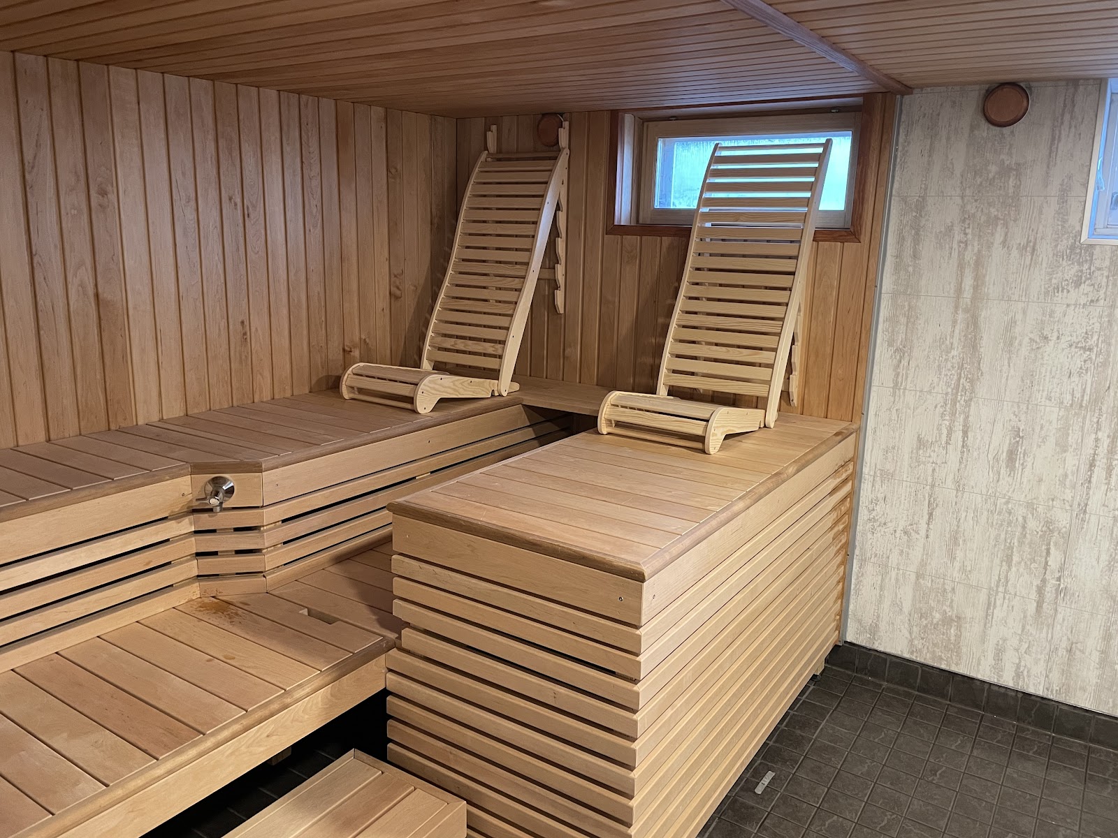 Sauna kahdelle… tai kahdelletoista