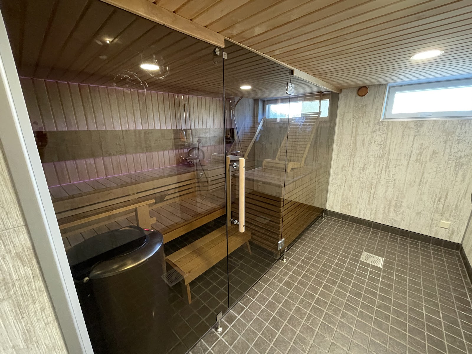 Sauna kahdelle… tai kahdelletoista