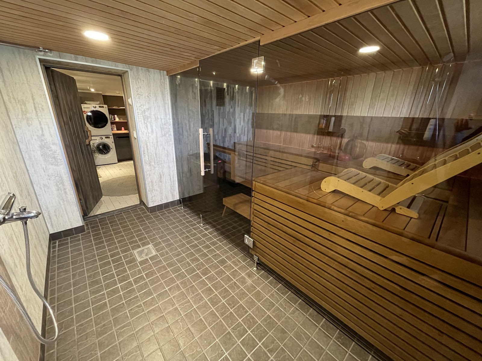 Sauna kahdelle… tai kahdelletoista