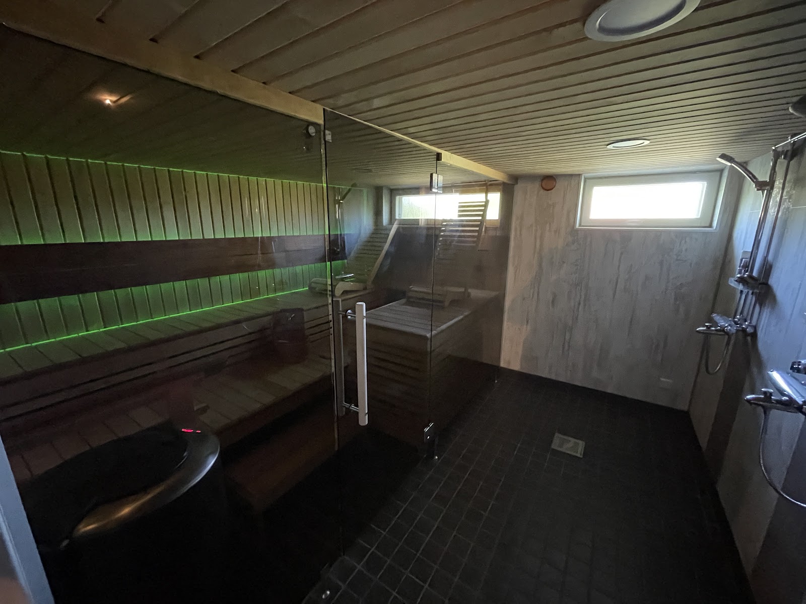 Sauna kahdelle… tai kahdelletoista