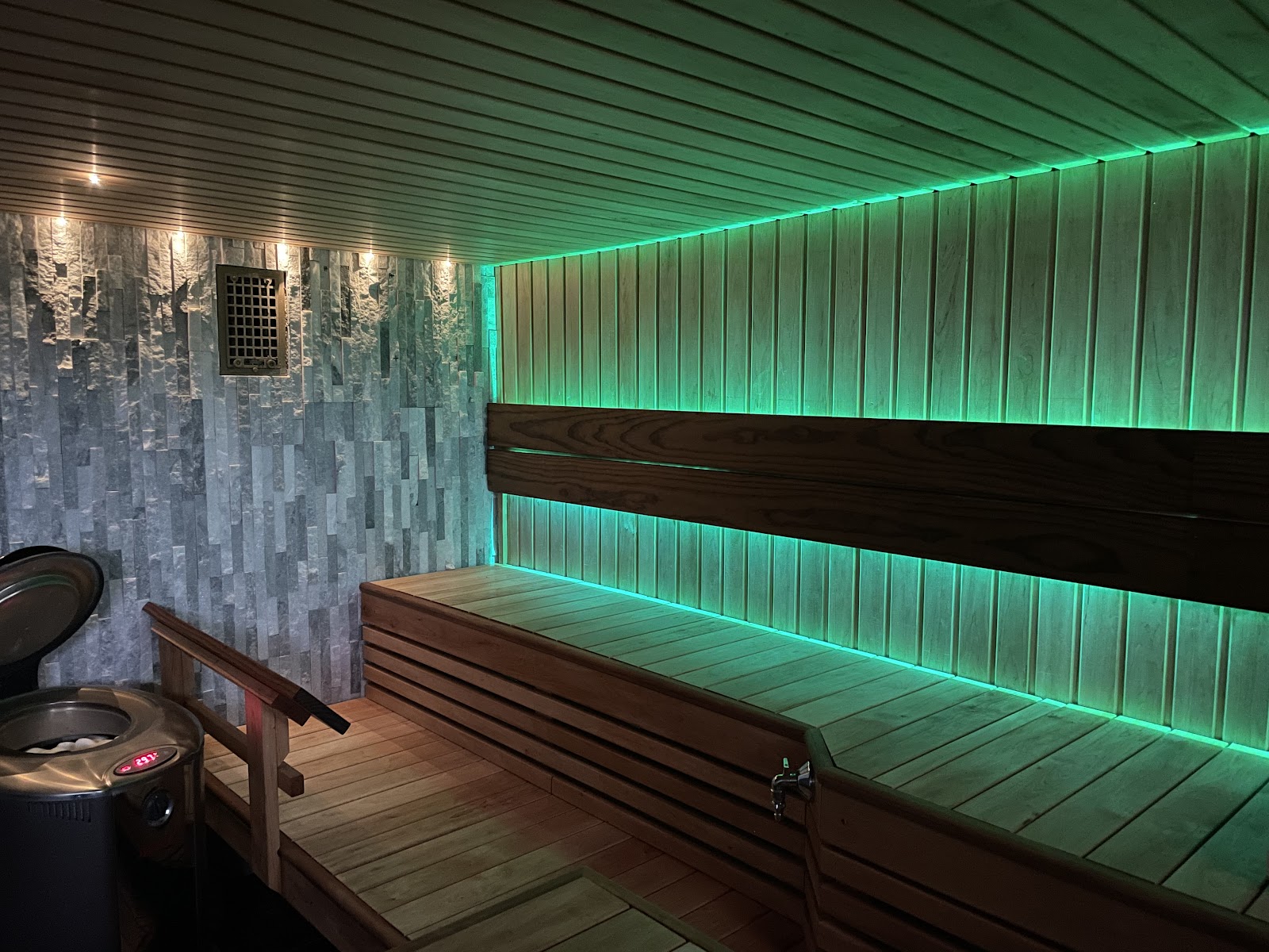 Sauna kahdelle… tai kahdelletoista