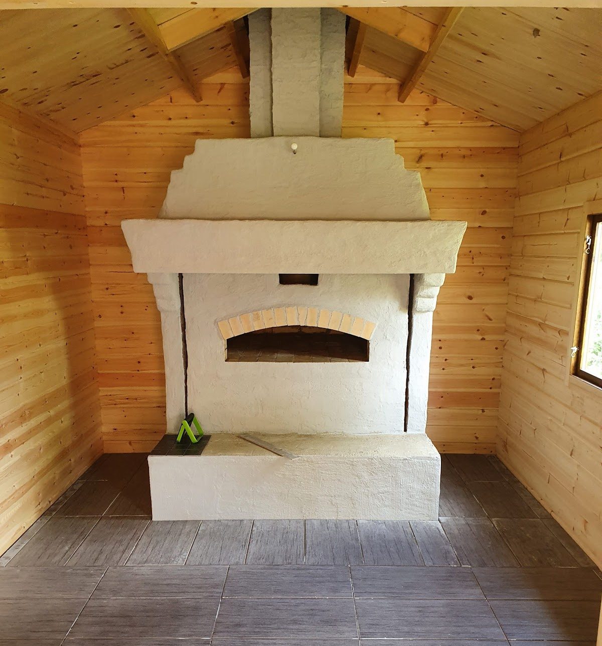 Leipomo puulämmitteisellä uunilla