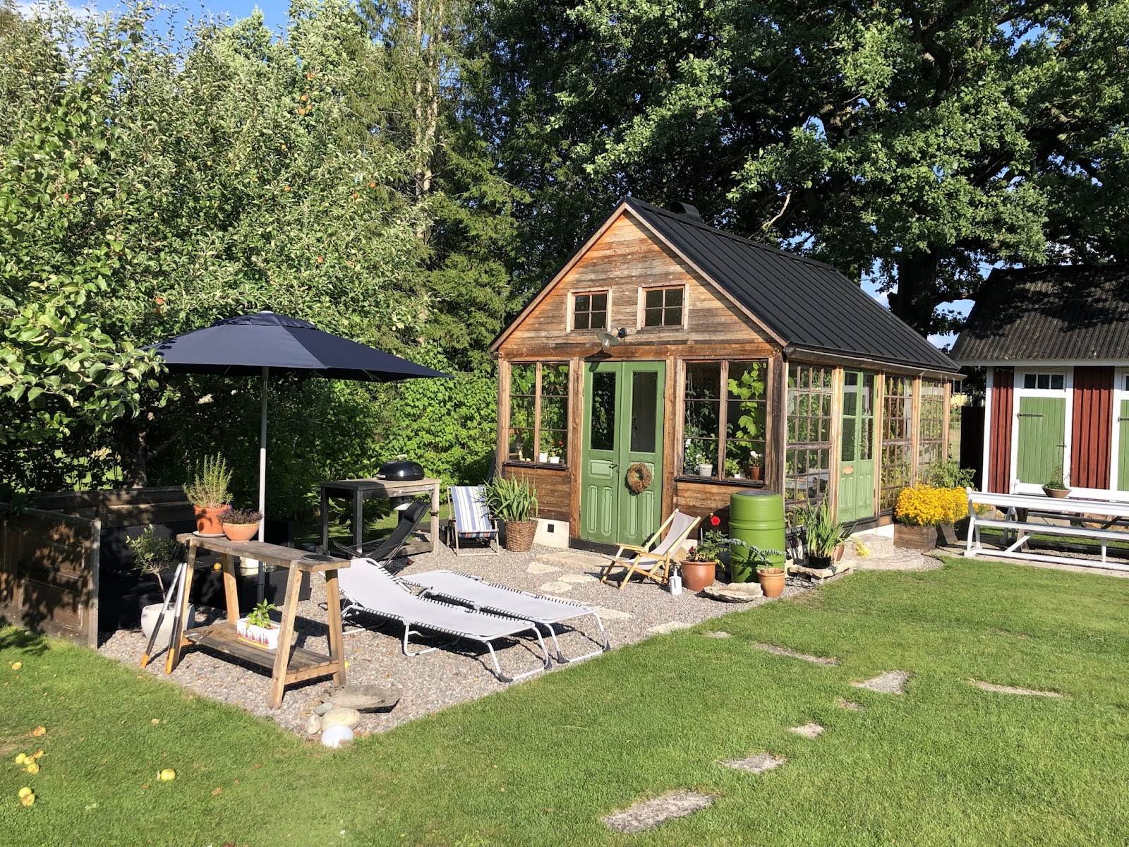 Unelmien kasvihuone vanhoista ikkunoista