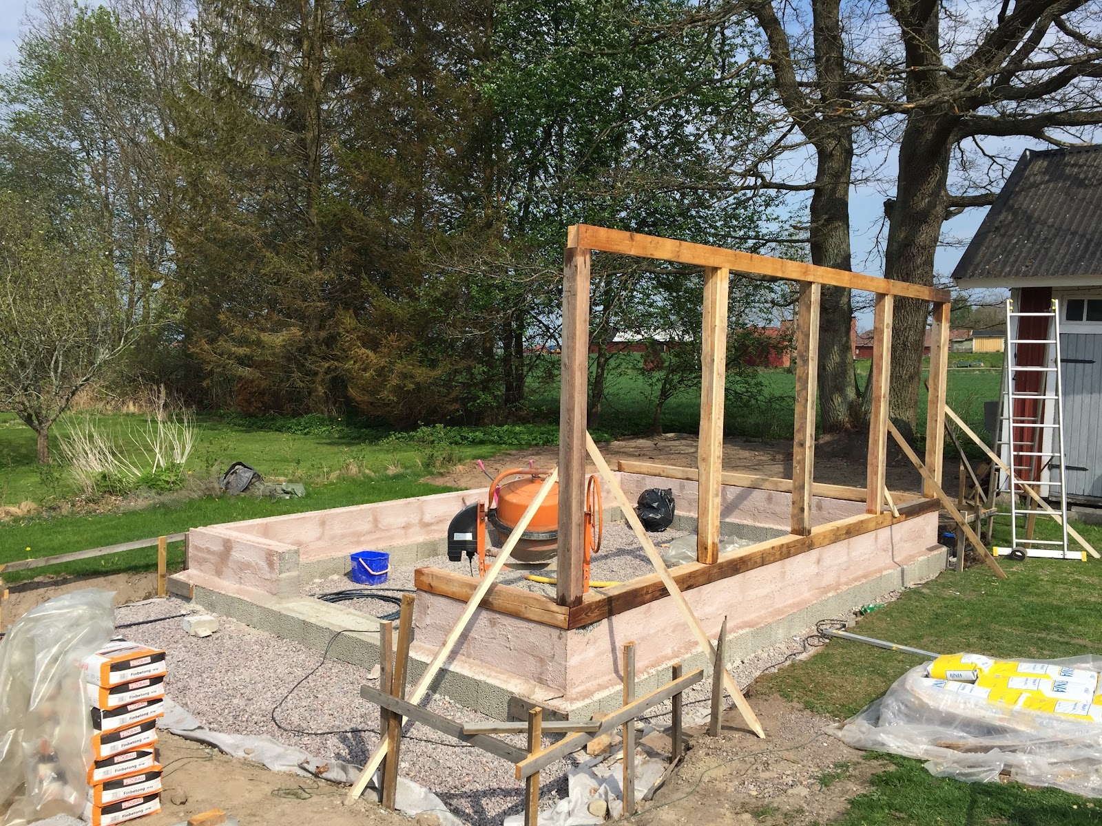 Unelmien kasvihuone vanhoista ikkunoista