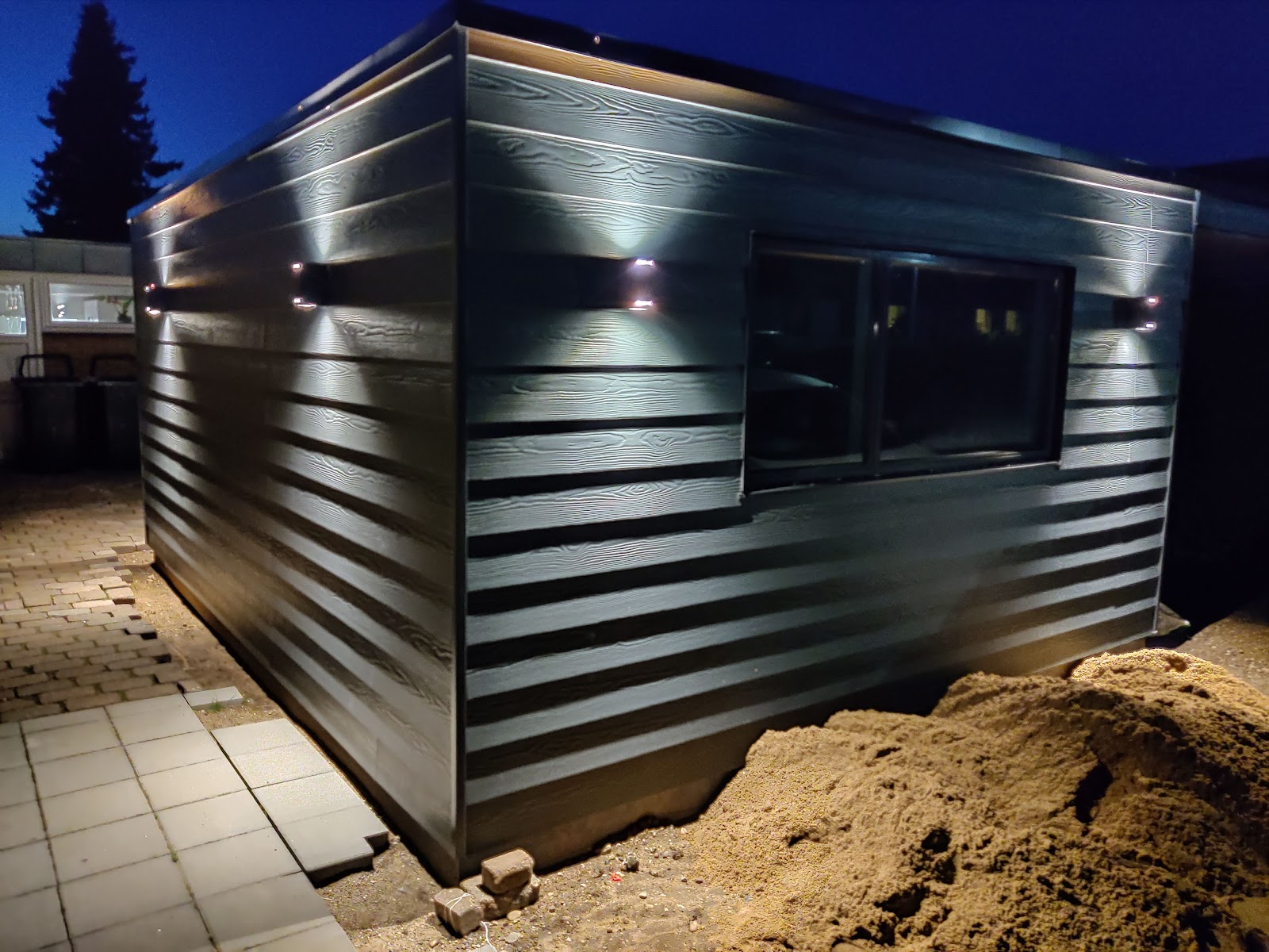 Uusi tilava ulkovarasto