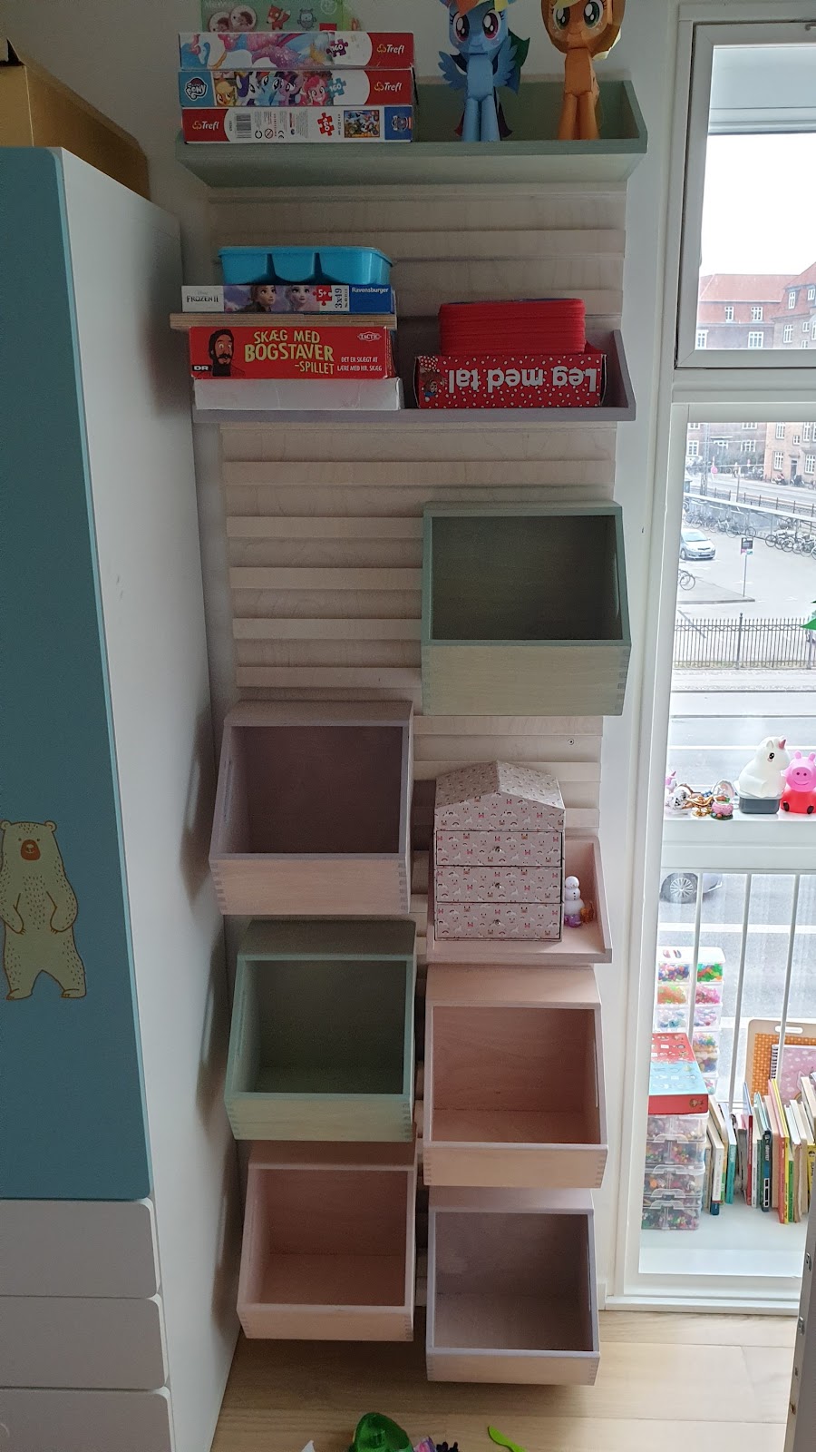 Lelujen säilytysseinä