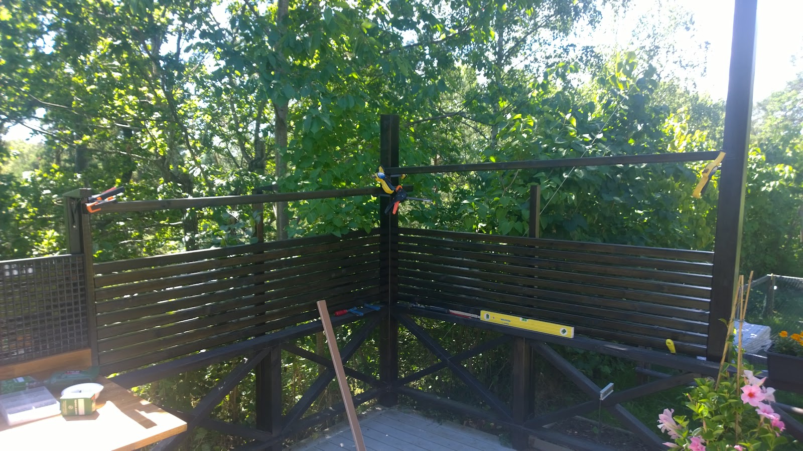 Parveke ympäristöineen