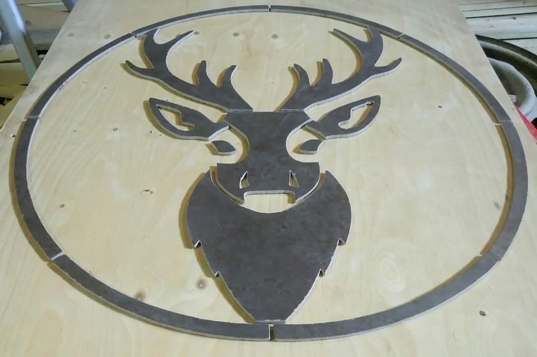 Peura saunan lattiaan