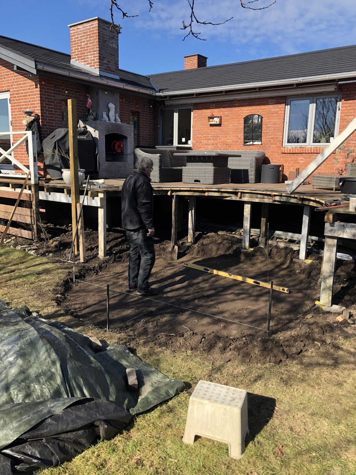 Terassin laajennus altaalla