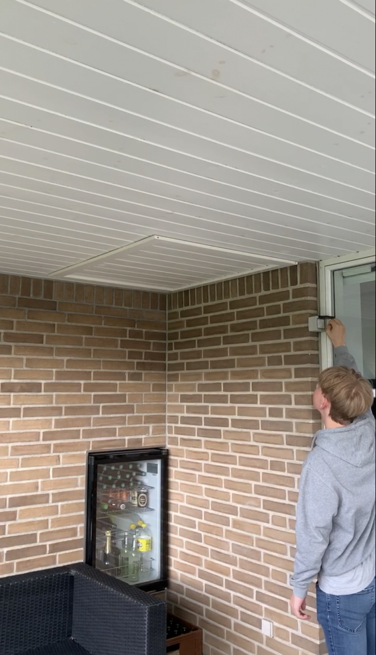 Salainen säilytystila katossa