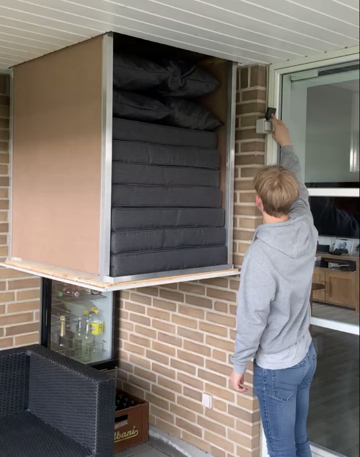 Salainen säilytystila katossa