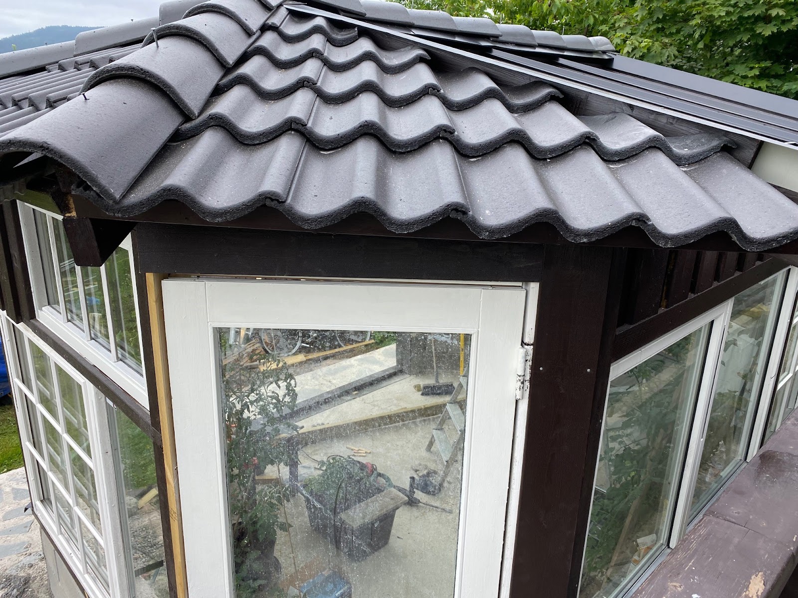 Kasvihuone kierrätysmateriaaleista