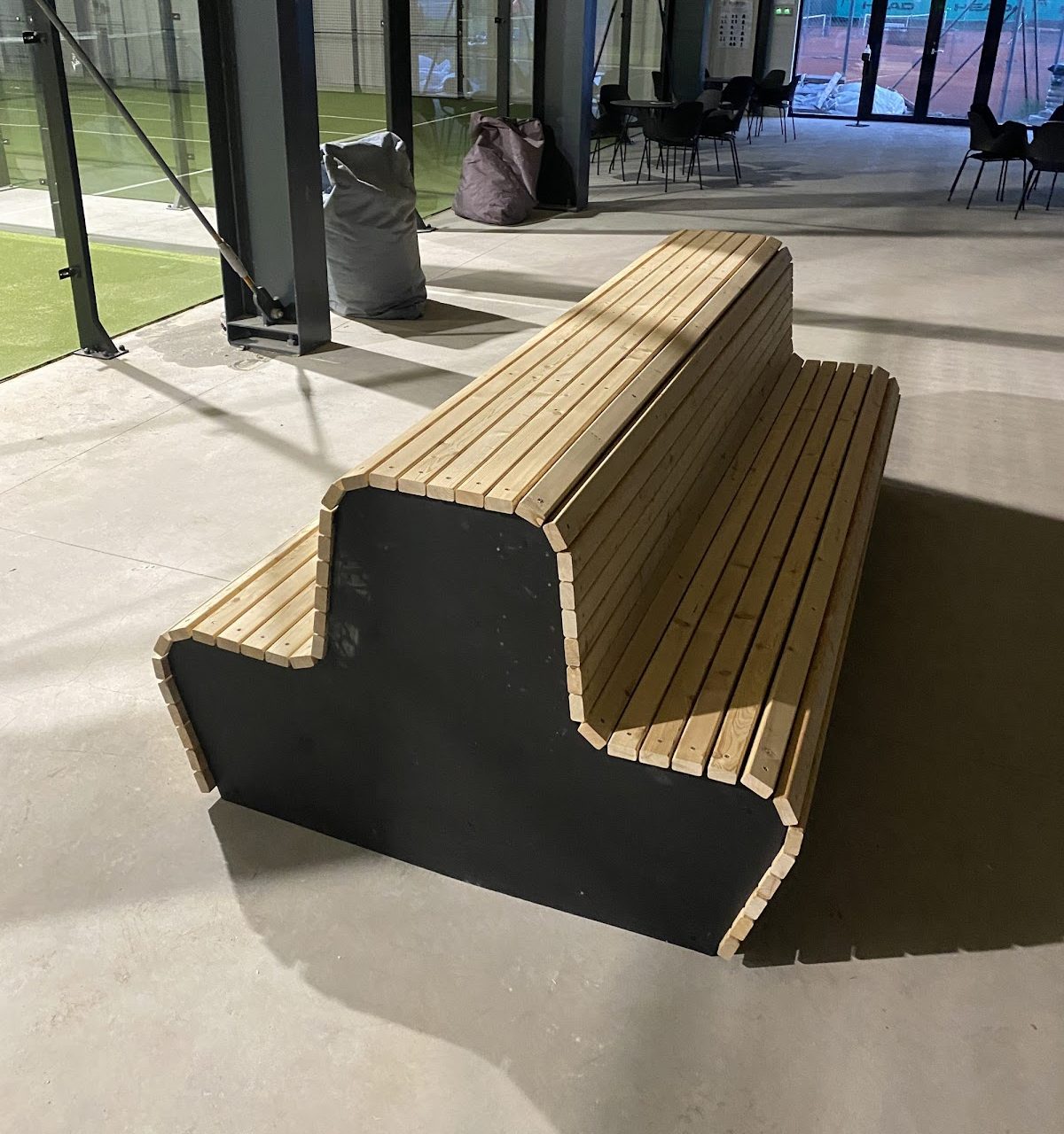 Kaksipuolinen penkki