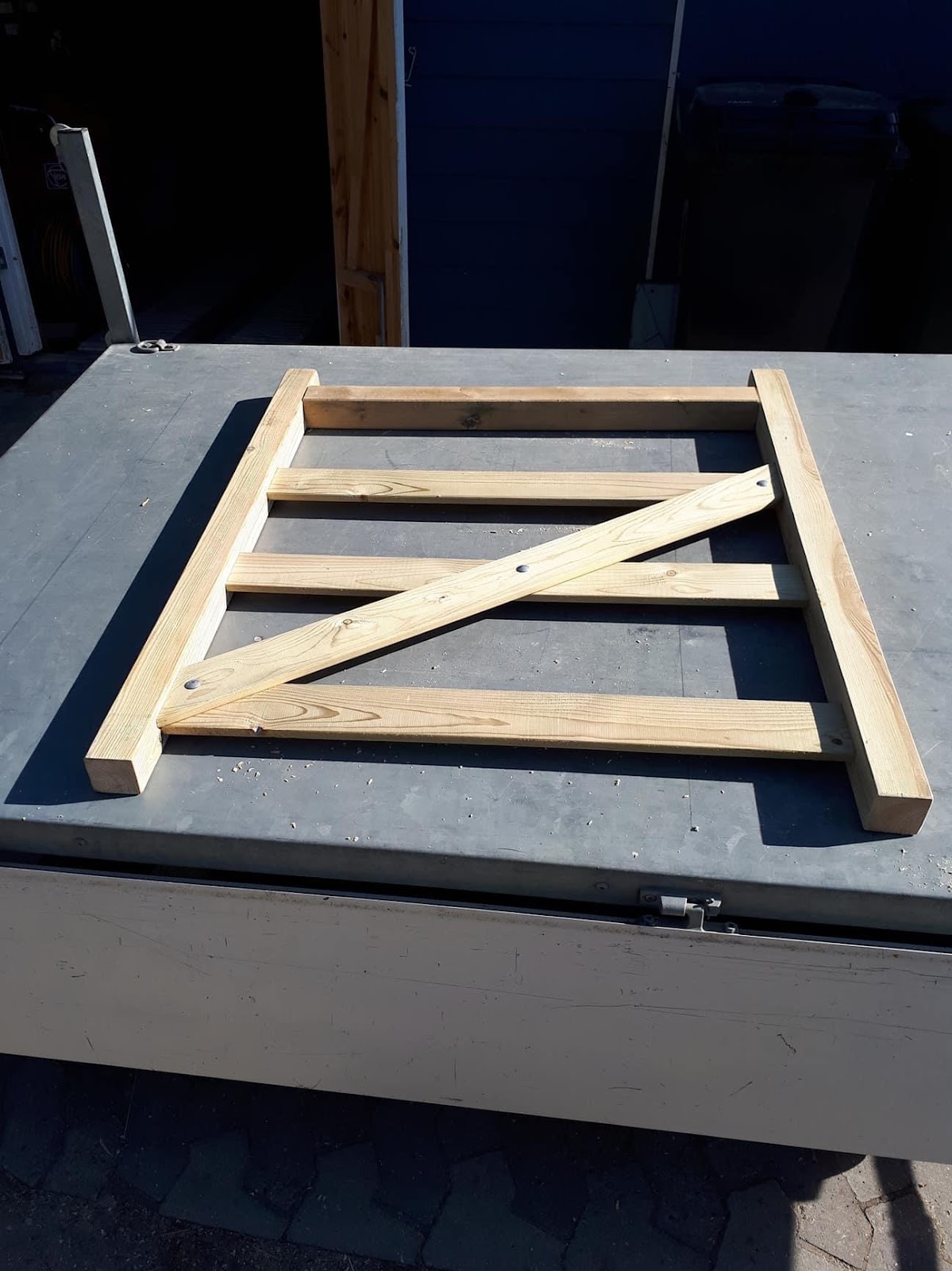 Uudet puutarhan portit