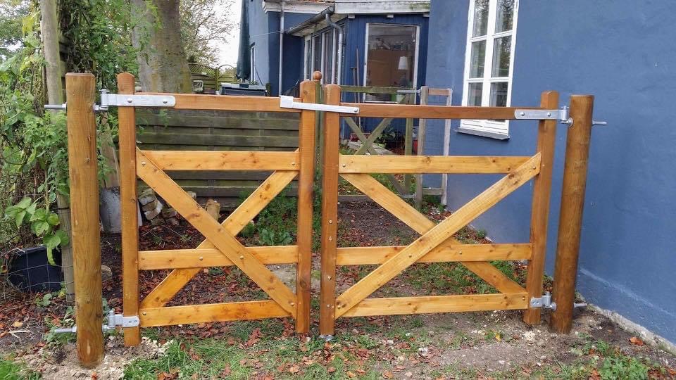 Uudet puutarhan portit