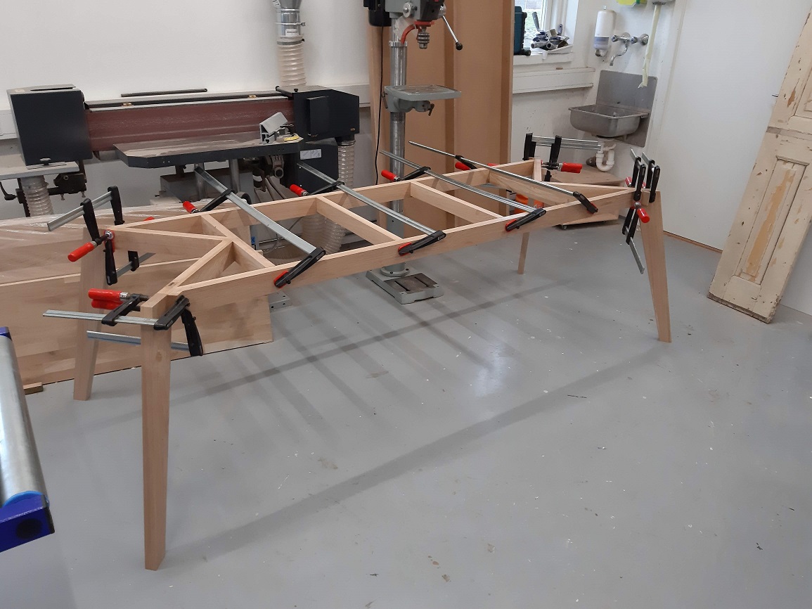 Ruokapöytä - kuusikulmio kuvio