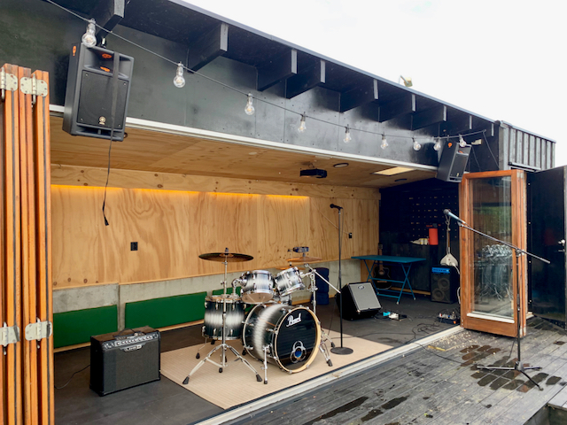 Ulkorakennus juhlia ja musiikkia varten