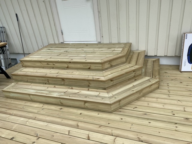 Uusi terassi ja portaat